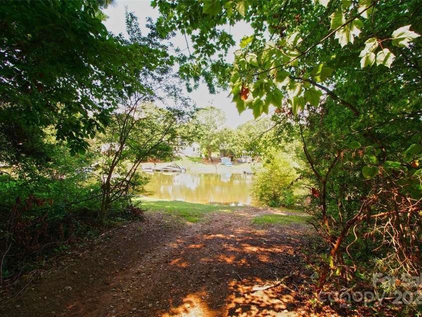 7010 Executive Circle, Denver, NC 28037.  MLS# CAR4288123, YatesRealty ID 29906. 