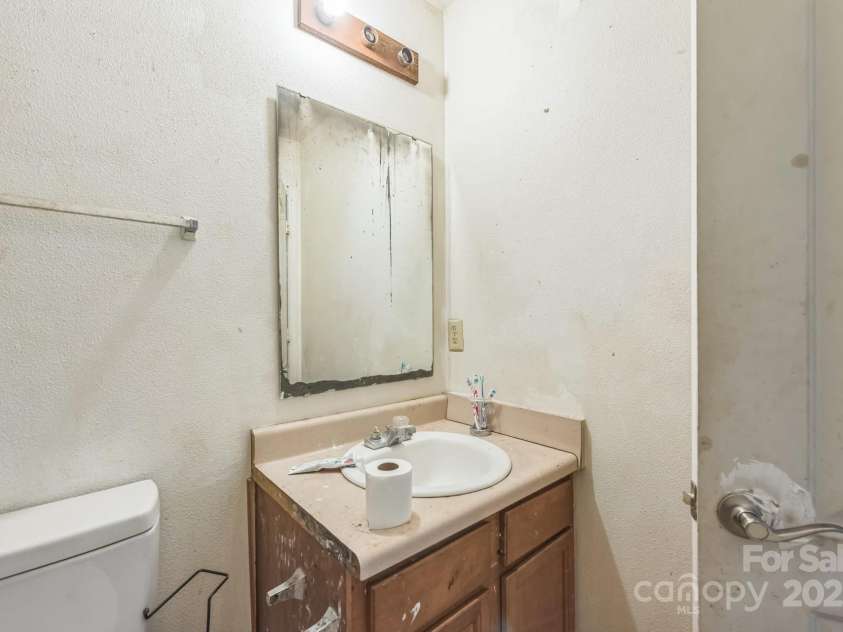 949 Capetown Lane, Clover, SC 29710.  MLS# CAR4280700, YatesRealty ID 29908. 