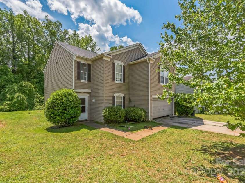 949 Capetown Lane, Clover, SC 29710.  MLS# CAR4280700, YatesRealty ID 29908. 