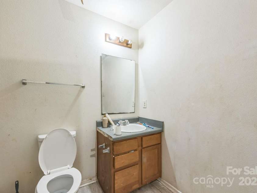 949 Capetown Lane, Clover, SC 29710.  MLS# CAR4280700, YatesRealty ID 29908. 