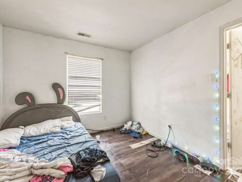 949 Capetown Lane, Clover, SC 29710.  MLS# CAR4280700, YatesRealty ID 29908. 