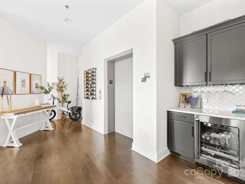 501 37th Street, Charlotte, NC 28205.  MLS# CAR4277039, YatesRealty ID 29909. 
