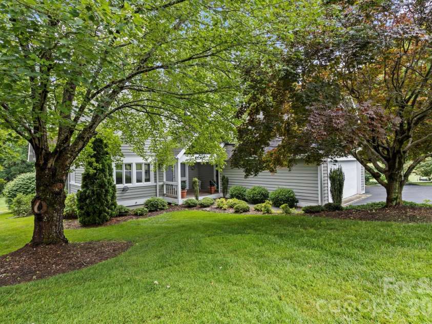 104 Overlook Drive, Flat Rock, NC 28731.  MLS# CAR4354311, YatesRealty ID 2991. 
