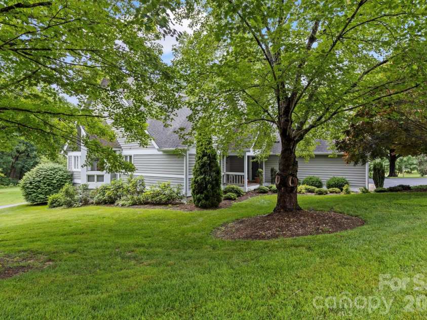 104 Overlook Drive, Flat Rock, NC 28731.  MLS# CAR4354311, YatesRealty ID 2991. 