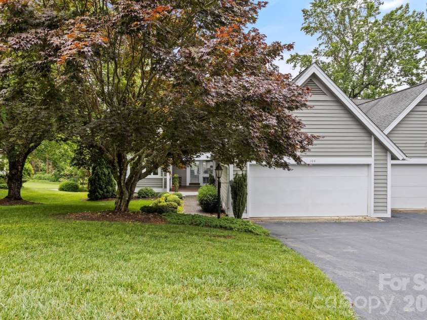 104 Overlook Drive, Flat Rock, NC 28731.  MLS# CAR4354311, YatesRealty ID 2991. 