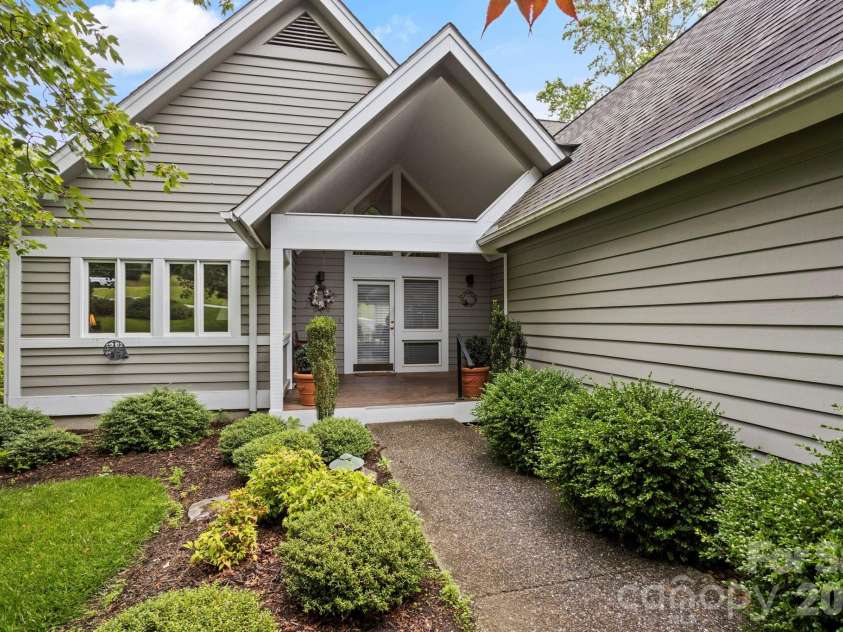 104 Overlook Drive, Flat Rock, NC 28731.  MLS# CAR4354311, YatesRealty ID 2991. 