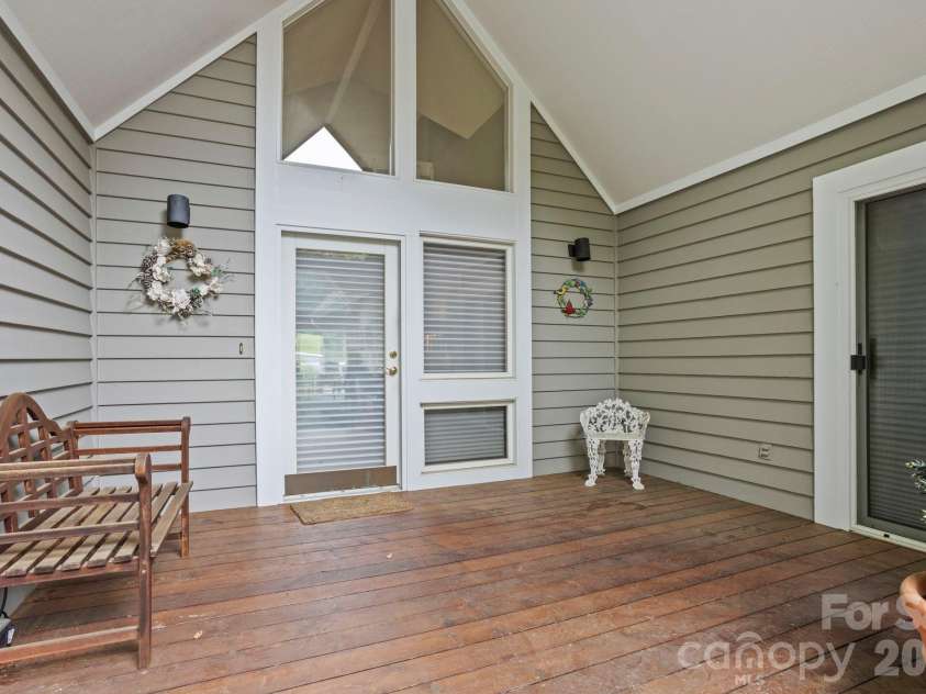 104 Overlook Drive, Flat Rock, NC 28731.  MLS# CAR4354311, YatesRealty ID 2991. 