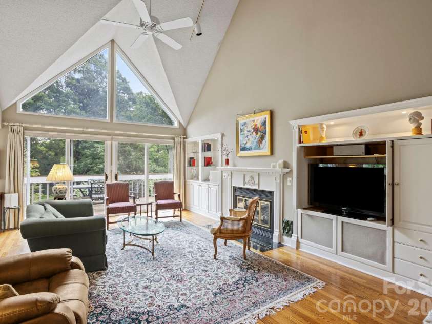 104 Overlook Drive, Flat Rock, NC 28731.  MLS# CAR4354311, YatesRealty ID 2991. 