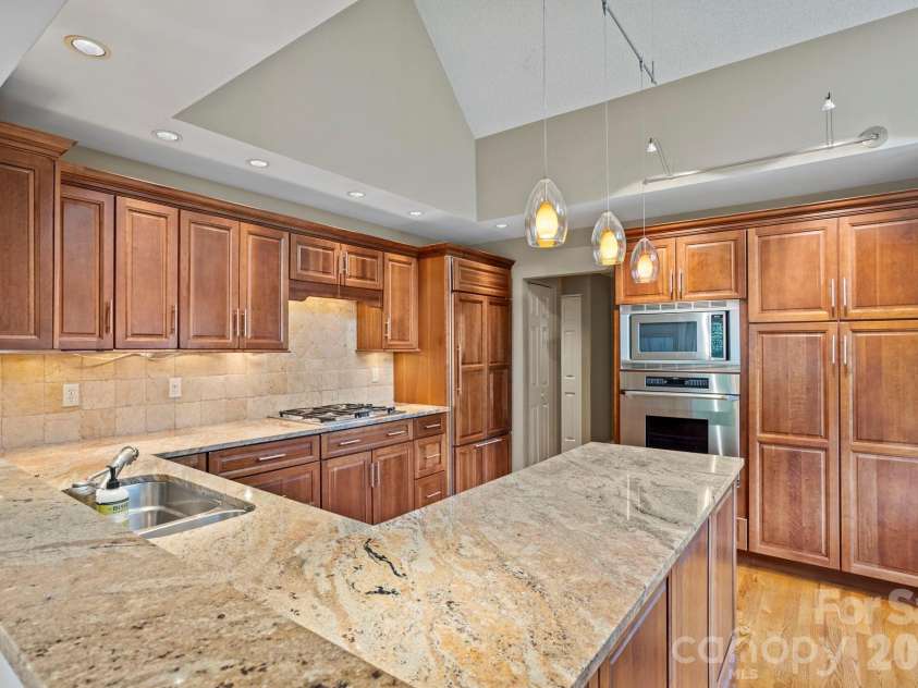 104 Overlook Drive, Flat Rock, NC 28731.  MLS# CAR4354311, YatesRealty ID 2991. 