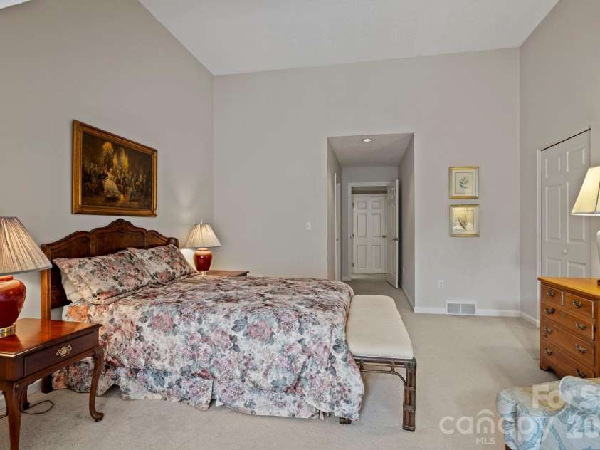 104 Overlook Drive, Flat Rock, NC 28731.  MLS# CAR4354311, YatesRealty ID 2991. 