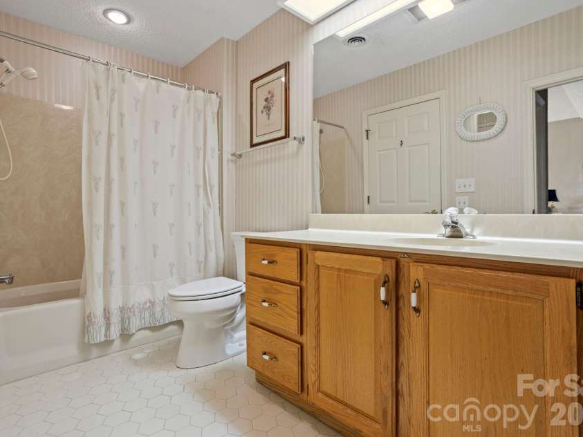 104 Overlook Drive, Flat Rock, NC 28731.  MLS# CAR4354311, YatesRealty ID 2991. 