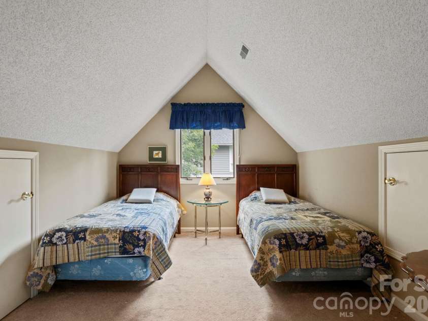 104 Overlook Drive, Flat Rock, NC 28731.  MLS# CAR4354311, YatesRealty ID 2991. 