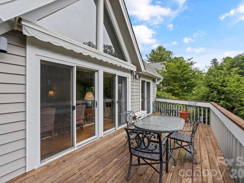 104 Overlook Drive, Flat Rock, NC 28731.  MLS# CAR4354311, YatesRealty ID 2991. 