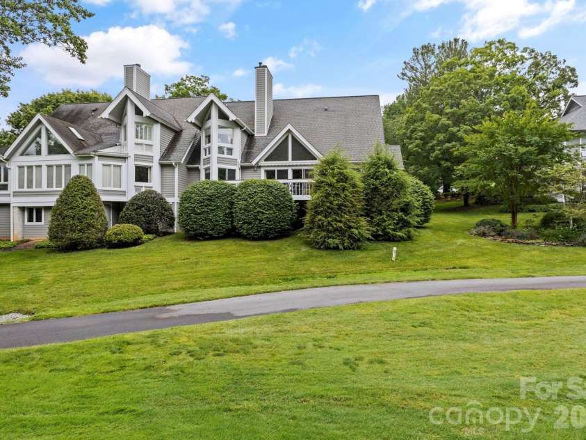 104 Overlook Drive, Flat Rock, NC 28731.  MLS# CAR4354311, YatesRealty ID 2991. 