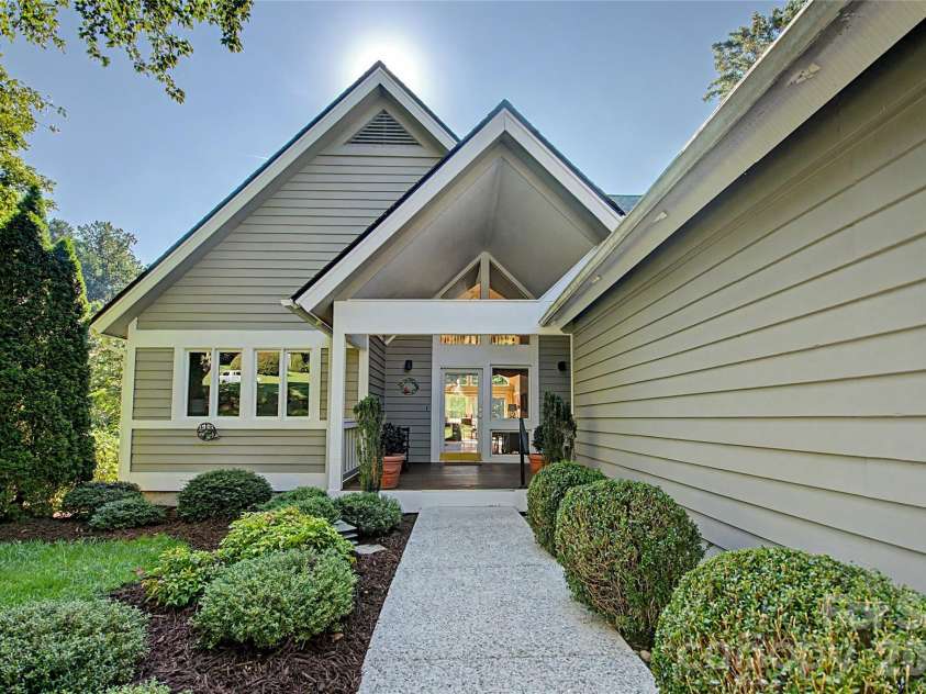 104 Overlook Drive, Flat Rock, NC 28731.  MLS# CAR4418068, YatesRealty ID 2991. 104 Overlook Drive