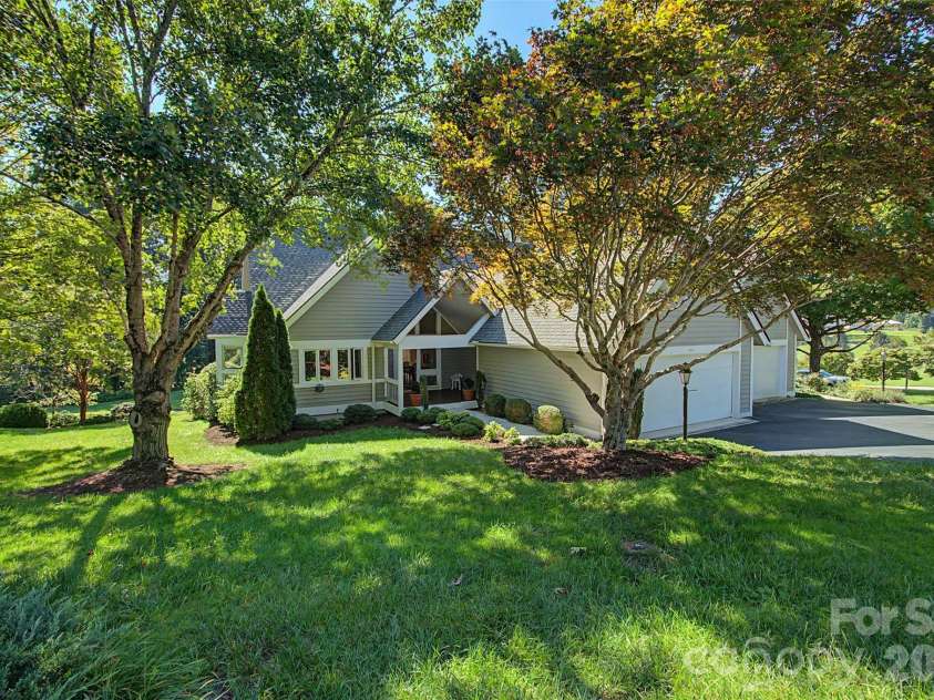 104 Overlook Drive, Flat Rock, NC 28731.  MLS# CAR4418068, YatesRealty ID 2991. 