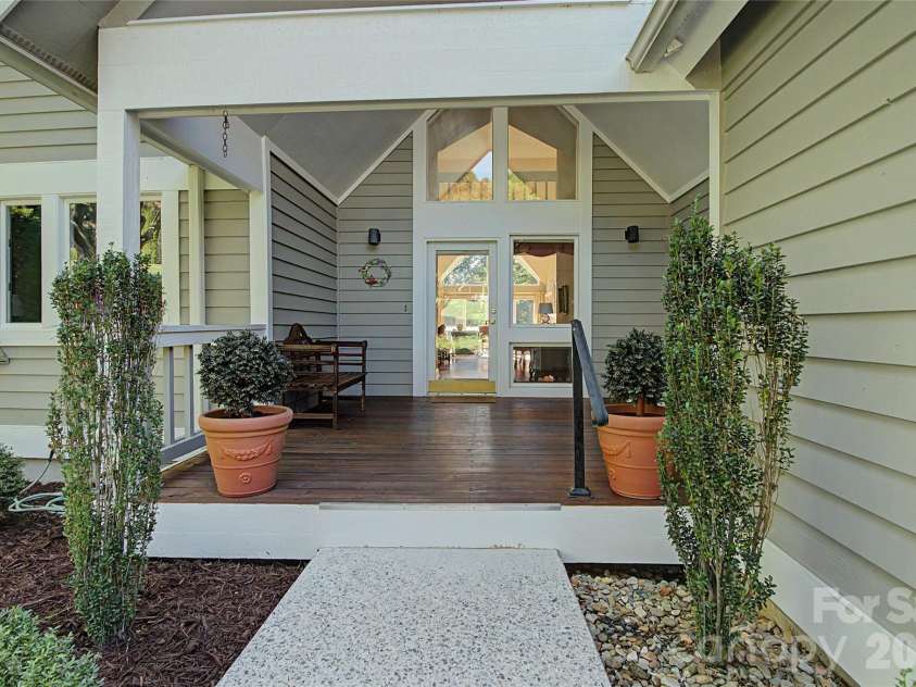 104 Overlook Drive, Flat Rock, NC 28731.  MLS# CAR4418068, YatesRealty ID 2991. 