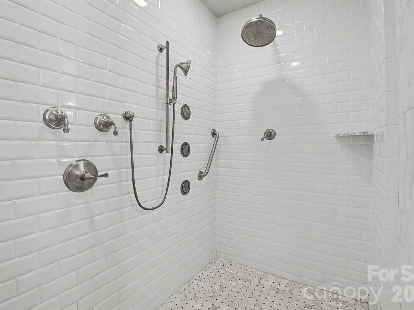 104 Overlook Drive, Flat Rock, NC 28731.  MLS# CAR4418068, YatesRealty ID 2991. 