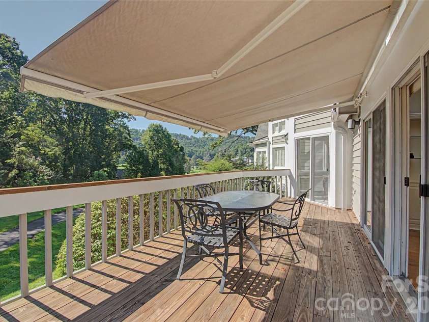 104 Overlook Drive, Flat Rock, NC 28731.  MLS# CAR4418068, YatesRealty ID 2991. 