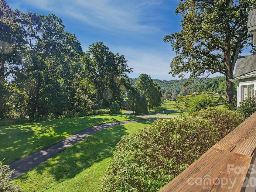 104 Overlook Drive, Flat Rock, NC 28731.  MLS# CAR4418068, YatesRealty ID 2991. 