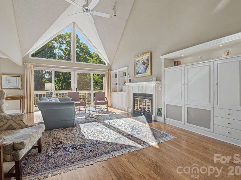 104 Overlook Drive, Flat Rock, NC 28731.  MLS# CAR4418068, YatesRealty ID 2991. Beautiful Built-Ins
