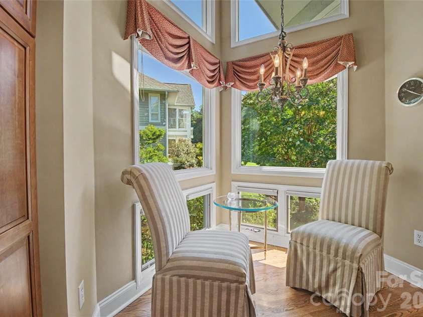 104 Overlook Drive, Flat Rock, NC 28731.  MLS# CAR4418068, YatesRealty ID 2991. Breakfast Nook