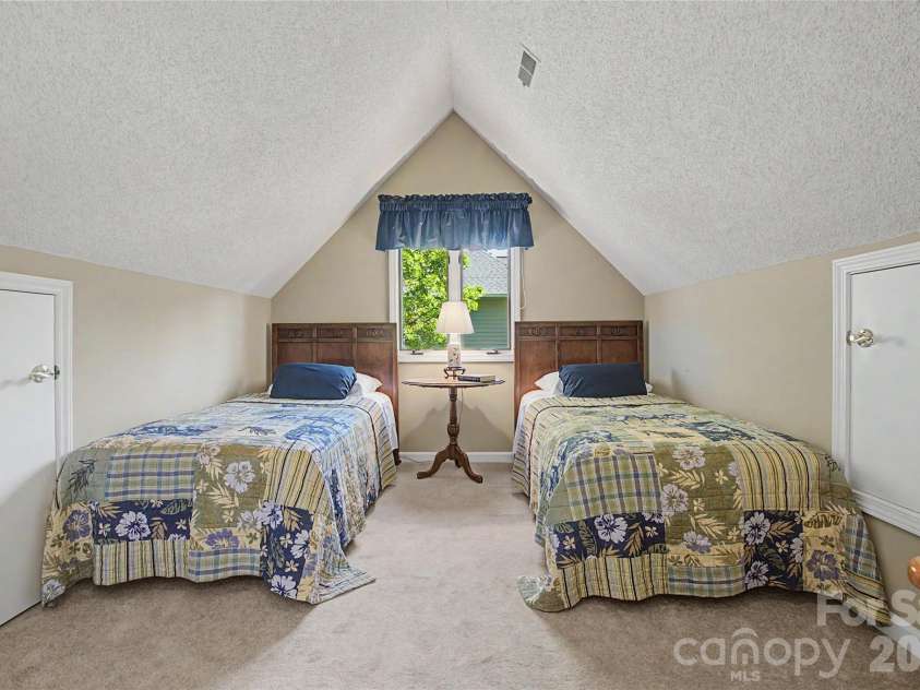 104 Overlook Drive, Flat Rock, NC 28731.  MLS# CAR4418068, YatesRealty ID 2991. Flex Room Upper Level