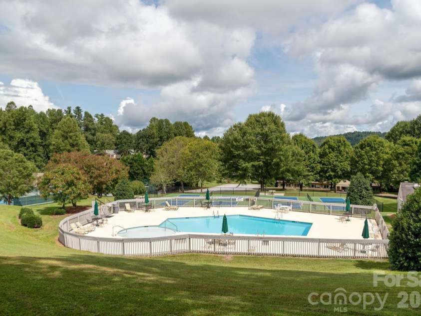 104 Overlook Drive, Flat Rock, NC 28731.  MLS# CAR4418068, YatesRealty ID 2991. Optional Amenities