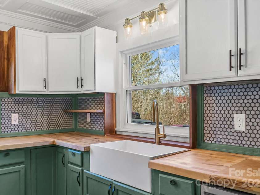 418 Carbon City Road, Morganton, NC 28655.  MLS# CAR4219659, YatesRealty ID 2991. 