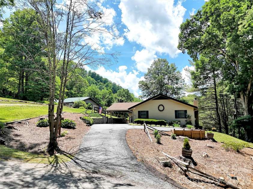 72 Sanctuary Road, Maggie Valley, NC 28751.  MLS# CAR4387632, YatesRealty ID 29910. PAVED DRIVE-WAY