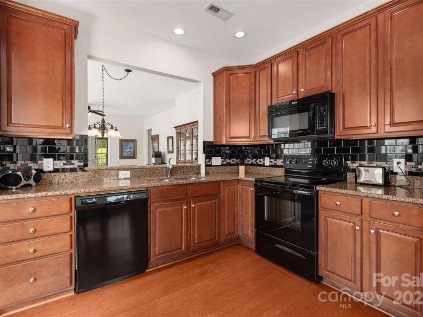9009 Smokey Hill Lane, Fort Mill, SC 29707.  MLS# CAR4282870, YatesRealty ID 29910. 