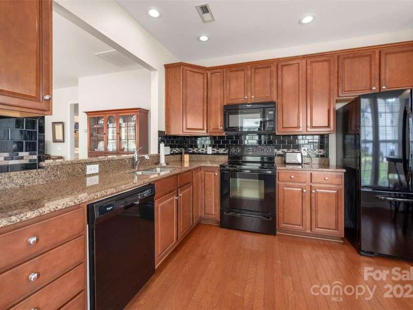 9009 Smokey Hill Lane, Fort Mill, SC 29707.  MLS# CAR4282870, YatesRealty ID 29910. 