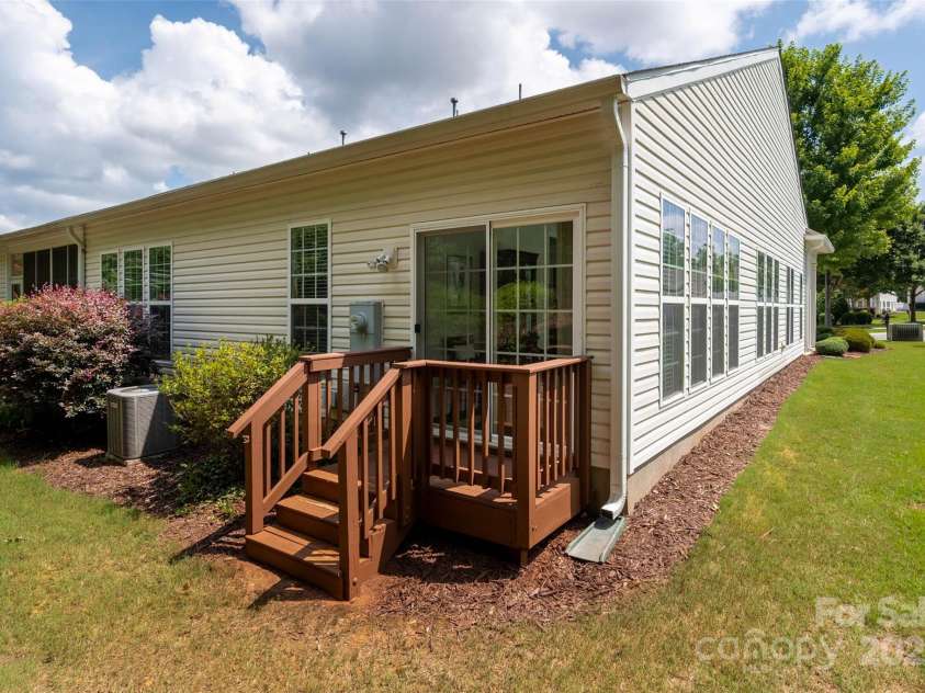 9009 Smokey Hill Lane, Fort Mill, SC 29707.  MLS# CAR4282870, YatesRealty ID 29910. 