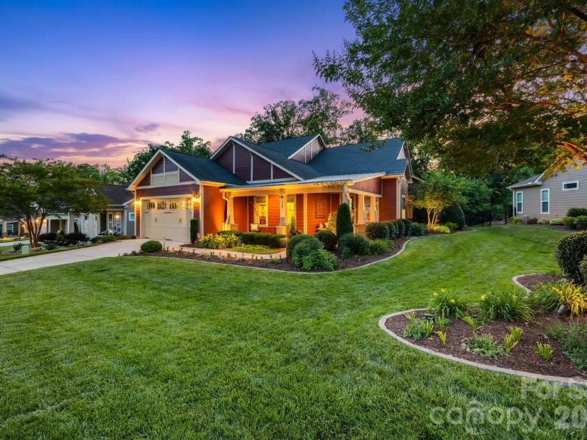 124 Chimney Rock Court, Denver, NC 28037.  MLS# CAR4386124, YatesRealty ID 29913. 