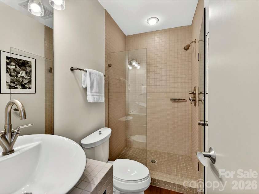 285 McDonald Avenue, Charlotte, NC 28203.  MLS# CAR4392788, YatesRealty ID 29915. 2nd full bath