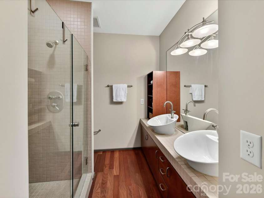 285 McDonald Avenue, Charlotte, NC 28203.  MLS# CAR4392788, YatesRealty ID 29915. Primary bath