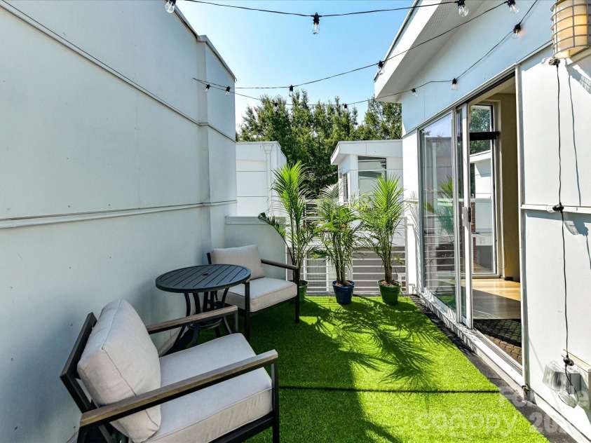 285 McDonald Avenue, Charlotte, NC 28203.  MLS# CAR4392788, YatesRealty ID 29915. Rooftop terrace