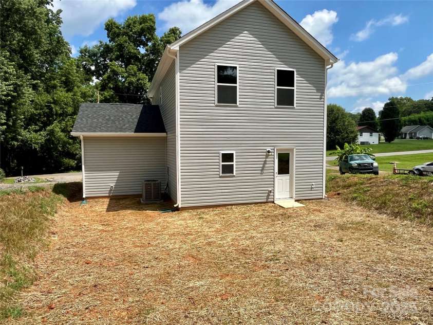 907 Georgia Avenue, Bessemer City, NC 28016.  MLS# CAR4275001, YatesRealty ID 29916. 
