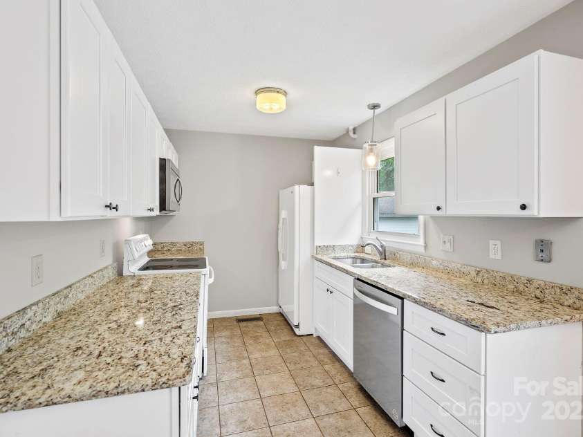 19 Fairhaven Court, Asheville, NC 28803.  MLS# CAR4279860, YatesRealty ID 29917. 