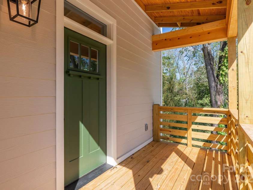 345 Riverview Drive, Asheville, NC 28806.  MLS# CAR4181705, YatesRealty ID 29919. 