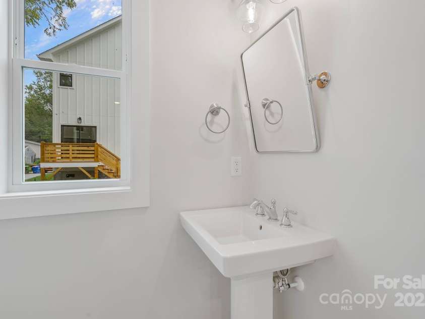 345 Riverview Drive, Asheville, NC 28806.  MLS# CAR4181705, YatesRealty ID 29919. 