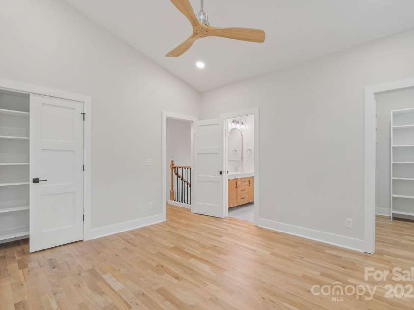 345 Riverview Drive, Asheville, NC 28806.  MLS# CAR4181705, YatesRealty ID 29919. 