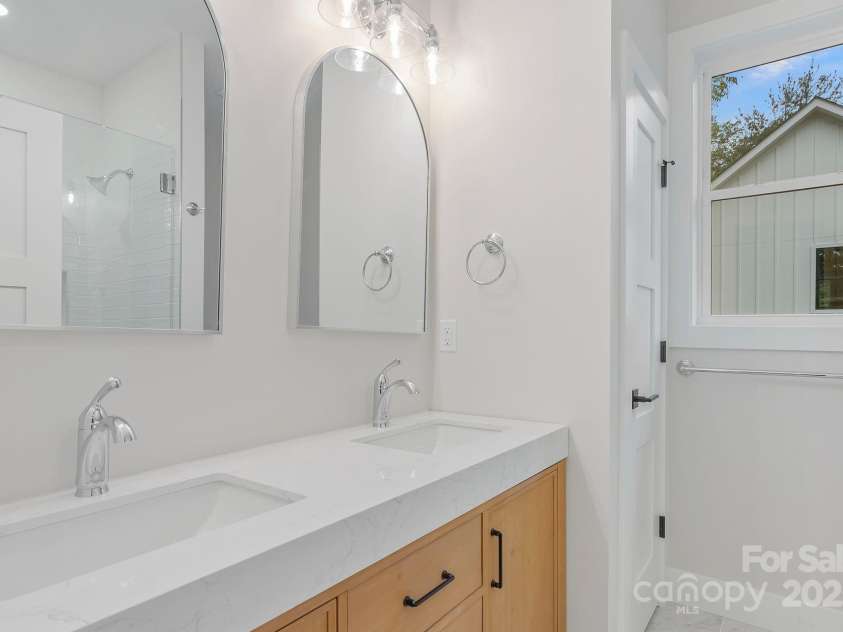 345 Riverview Drive, Asheville, NC 28806.  MLS# CAR4181705, YatesRealty ID 29919. 