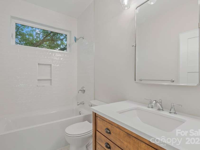 345 Riverview Drive, Asheville, NC 28806.  MLS# CAR4181705, YatesRealty ID 29919. 