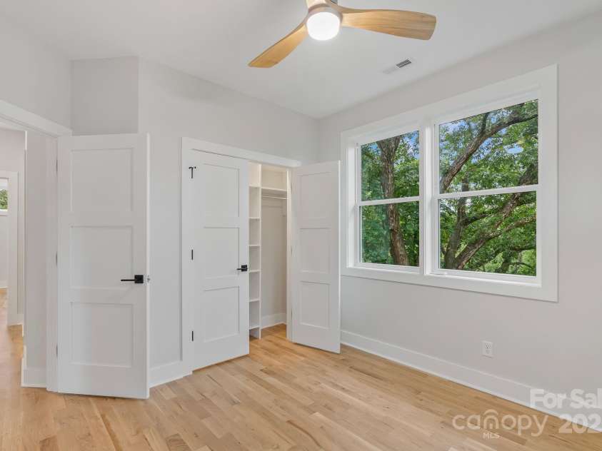 345 Riverview Drive, Asheville, NC 28806.  MLS# CAR4181705, YatesRealty ID 29919. 