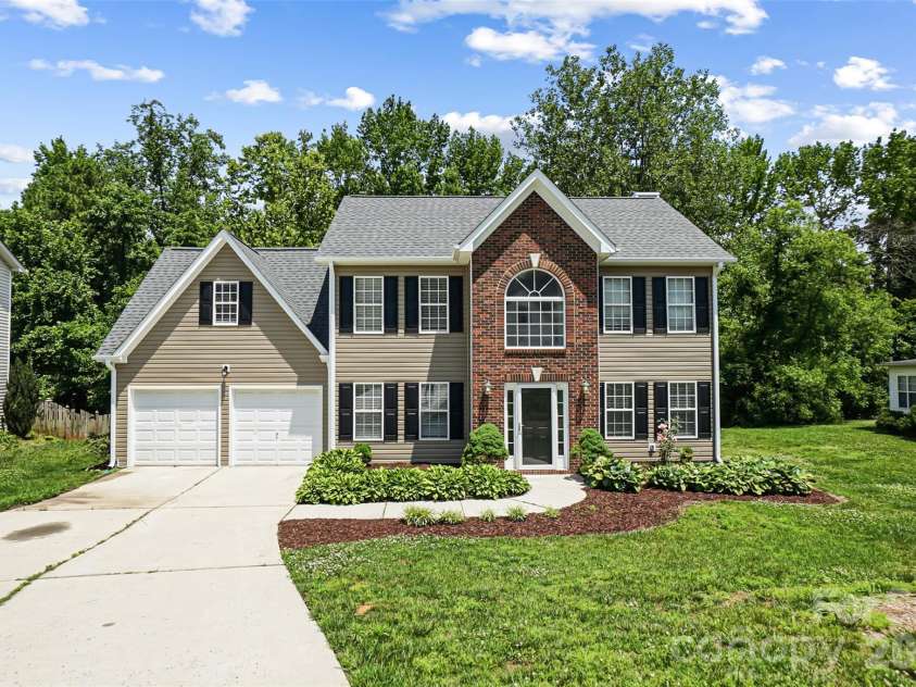 5012 Eagle Creek Drive, Charlotte, NC 28269.  MLS# CAR4390441, YatesRealty ID 29919. 