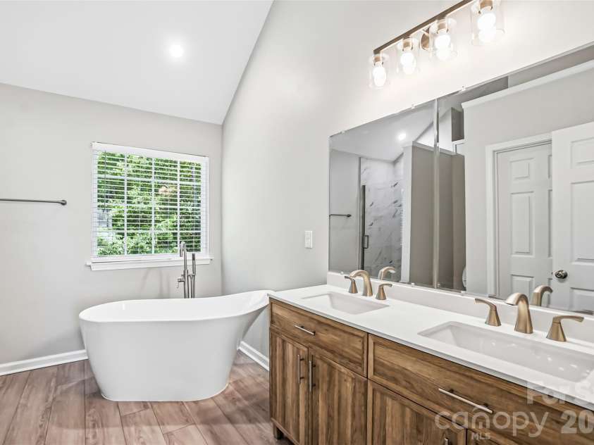 5012 Eagle Creek Drive, Charlotte, NC 28269.  MLS# CAR4390441, YatesRealty ID 29919. 