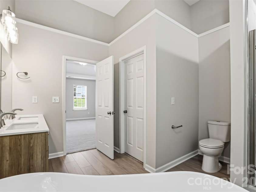 5012 Eagle Creek Drive, Charlotte, NC 28269.  MLS# CAR4390441, YatesRealty ID 29919. 