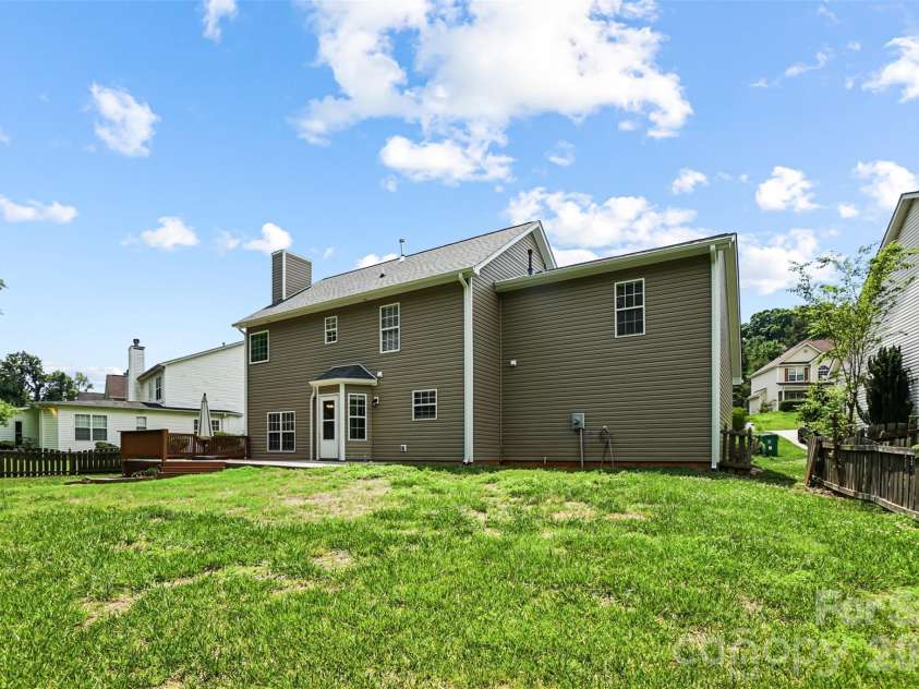 5012 Eagle Creek Drive, Charlotte, NC 28269.  MLS# CAR4390441, YatesRealty ID 29919. 