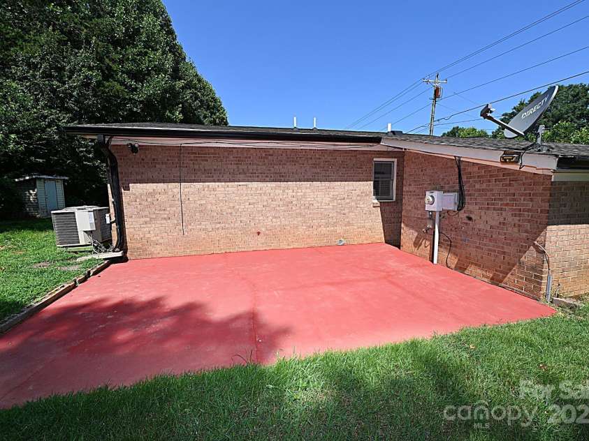 112 Lovelady Road, Valdese, NC 28690.  MLS# CAR4279720, YatesRealty ID 29920. 